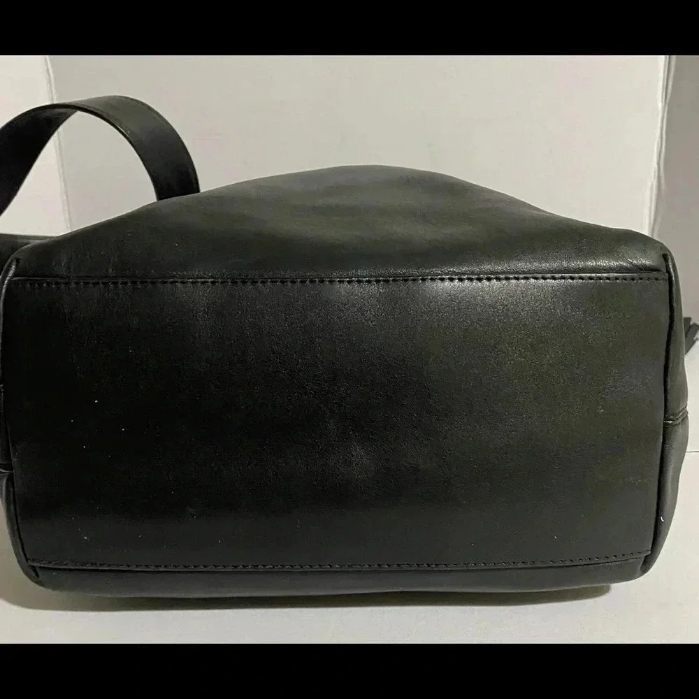 Coach vintage black leather shoulder handbag